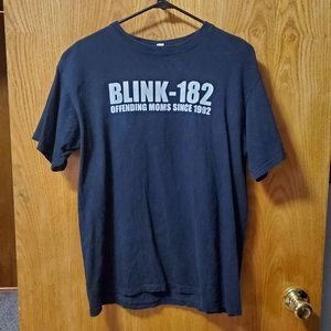 Blink 182 “Offending Moms Since 1992” Family Reunion Lyrics T-Shirt Adult M